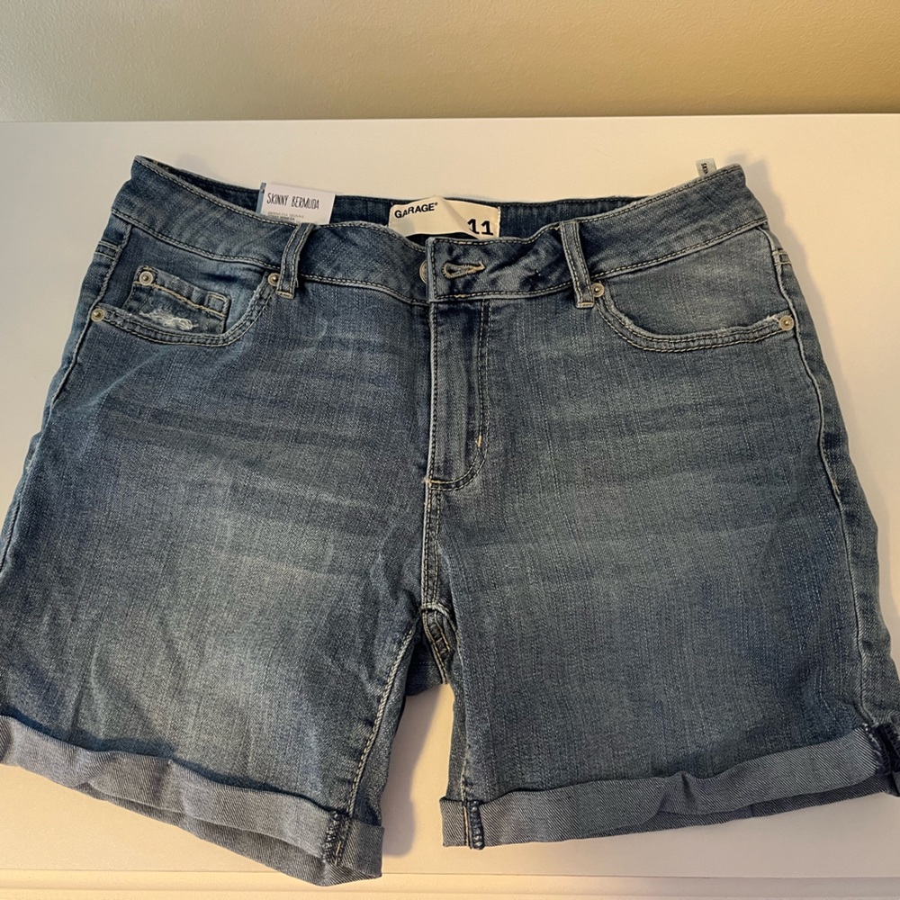 Garage Skinny Bermuda Shorts